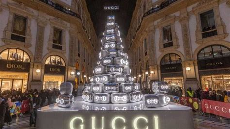 quanto è costato l'albero di natale di gucci|Albero di Natale Gucci a Milano: il costo e le polemiche .